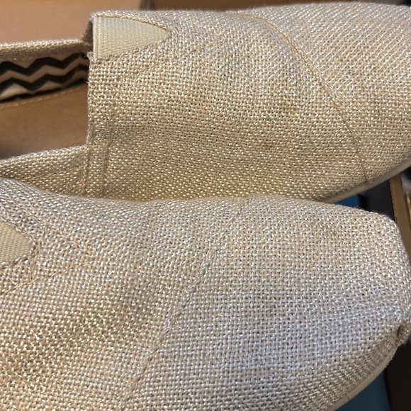 Toms - Picture 8 of 10